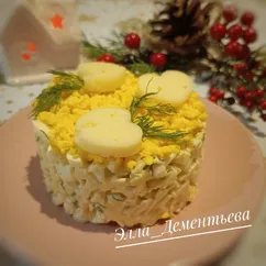 Салат из цветной капусты, яйца и сыра