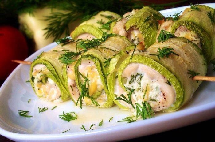 Кабачковые рулеты с курицей и творогом