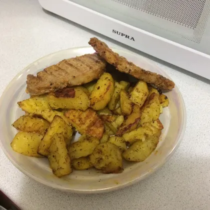 Картофель,запеченный с пряностями и стейки-гриль