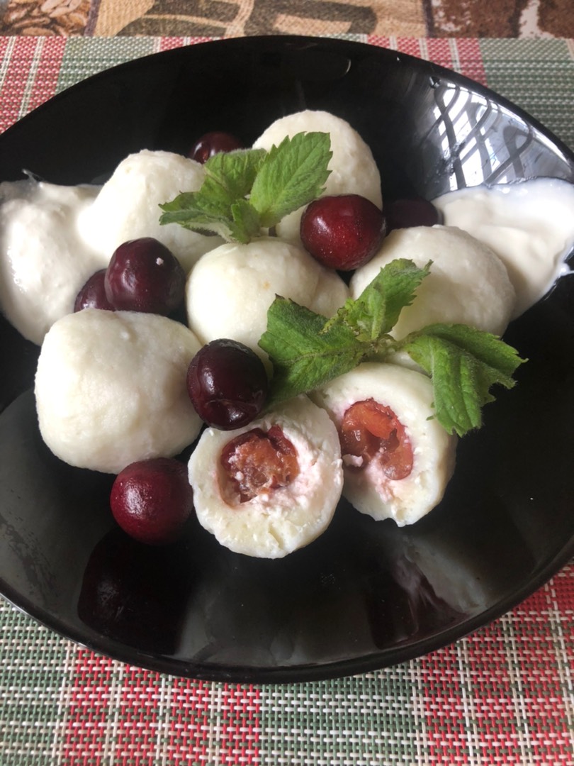 Ленивые вареники с вишней