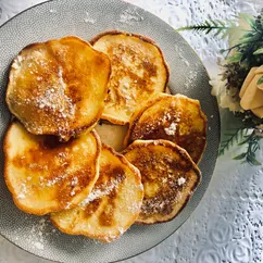 Оладьи на кукурузной муке с яблоком