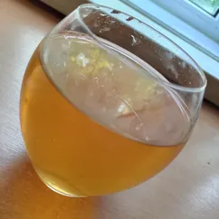 Компот с яблоками и сухофруктами