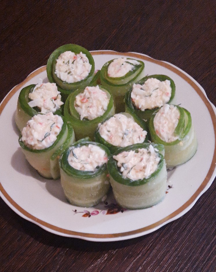 Роллы из огурца с крабовым мясом