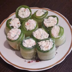 Роллы из огурца с крабовым мясом