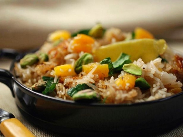 Сладкий плов с курагой