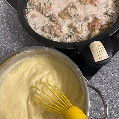 Курочка в сливочном соусе с шампиньонами + картофельное пюре