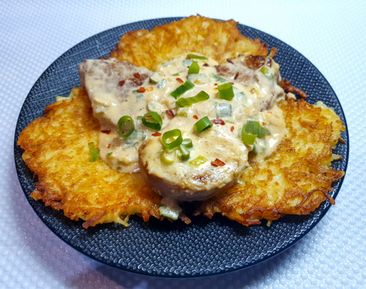 Медальоны из свинины с жаренным картофелем