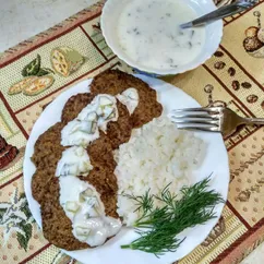 Оладьи из куриной печени с соусом