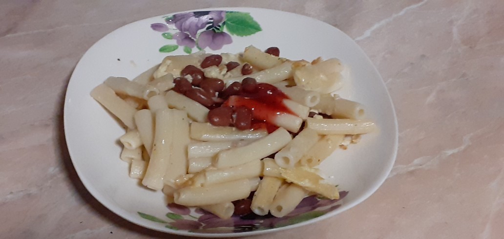 Макароны с Жареным Яйцом и Красной Фасолью
