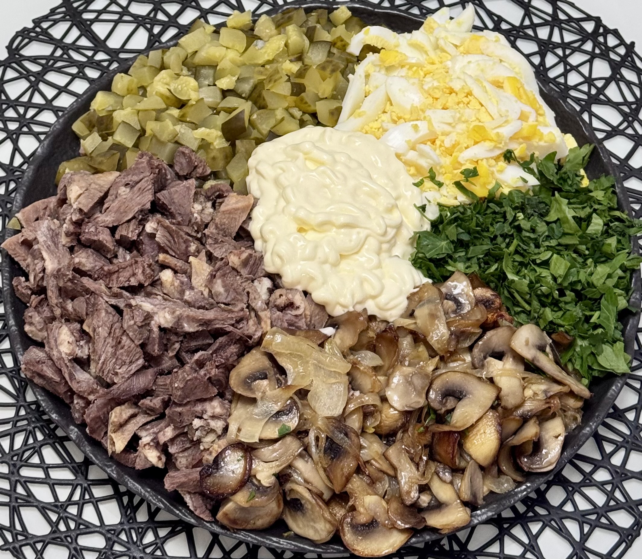 Салат с языком и грибами