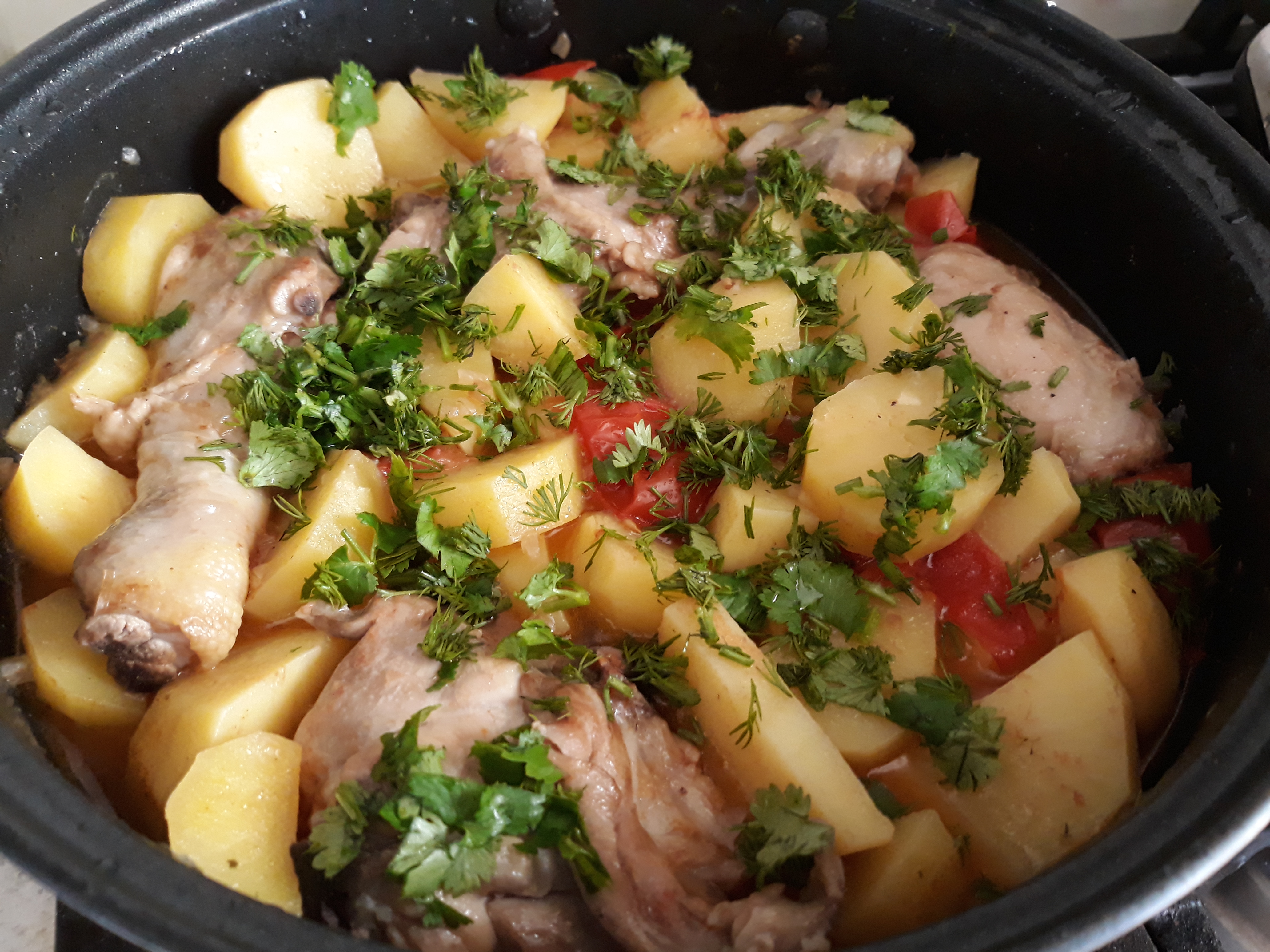 Куриные ножки тушеные с овощами