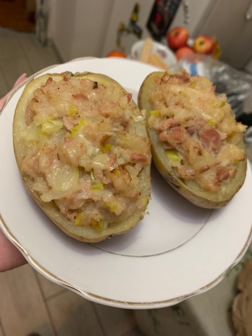 Картофель, запечённый с моцареллой и тунцом