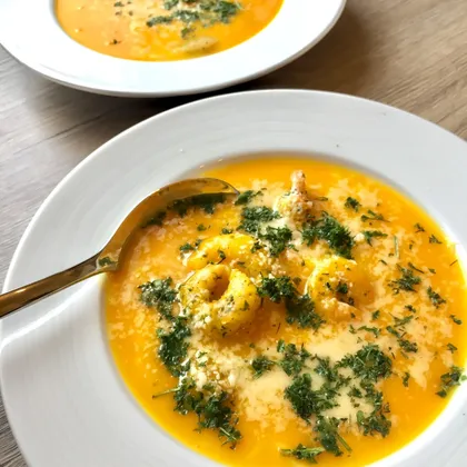 Тыквенный суп с креветками и рисом