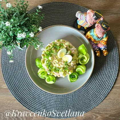 Салат с тунцом и зеленым горошком