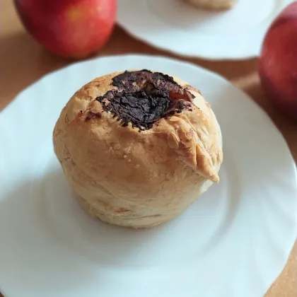Яблоко в слоёном тесте с шоколадной начинкой