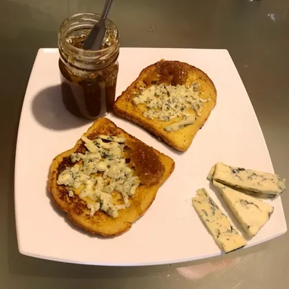 Французские тосты с сыром бри