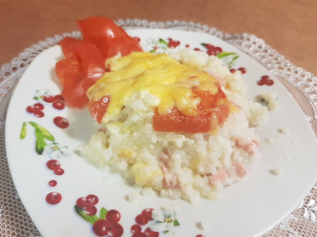Запеканка с рисом, сыром и колбасой