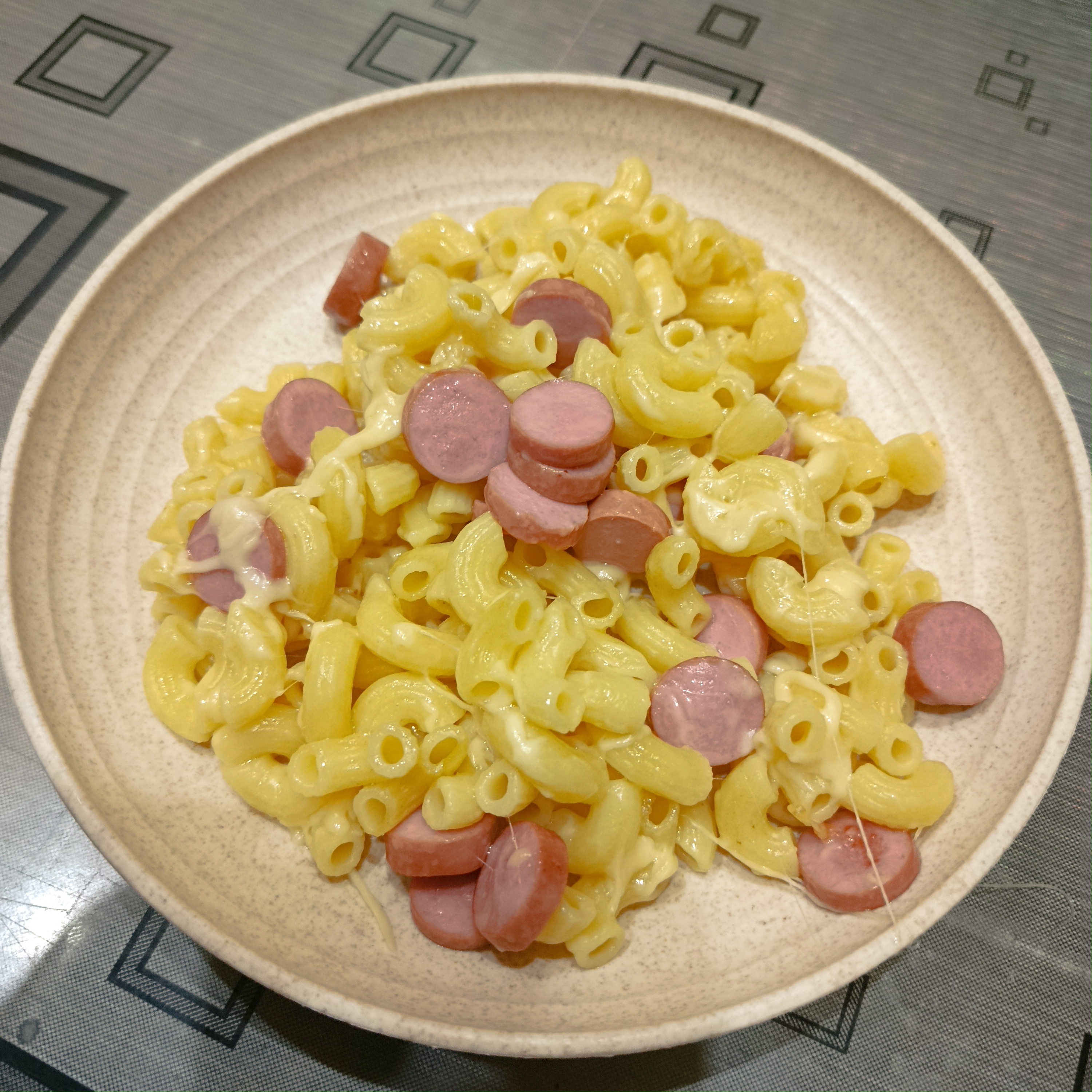 Макароны с сосисками и сыром
