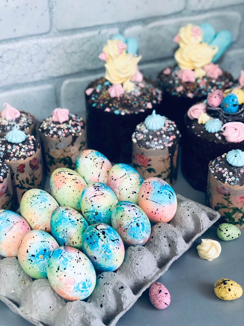 Ароматные куличи и разноцветные яйца