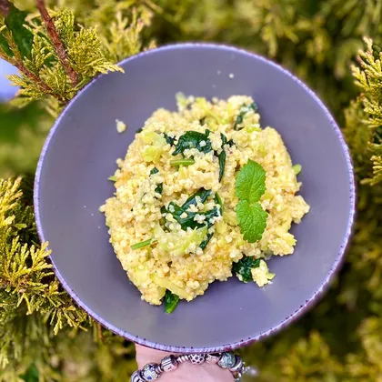 Пшённая каша с кабачком, шпинатом и куркумой