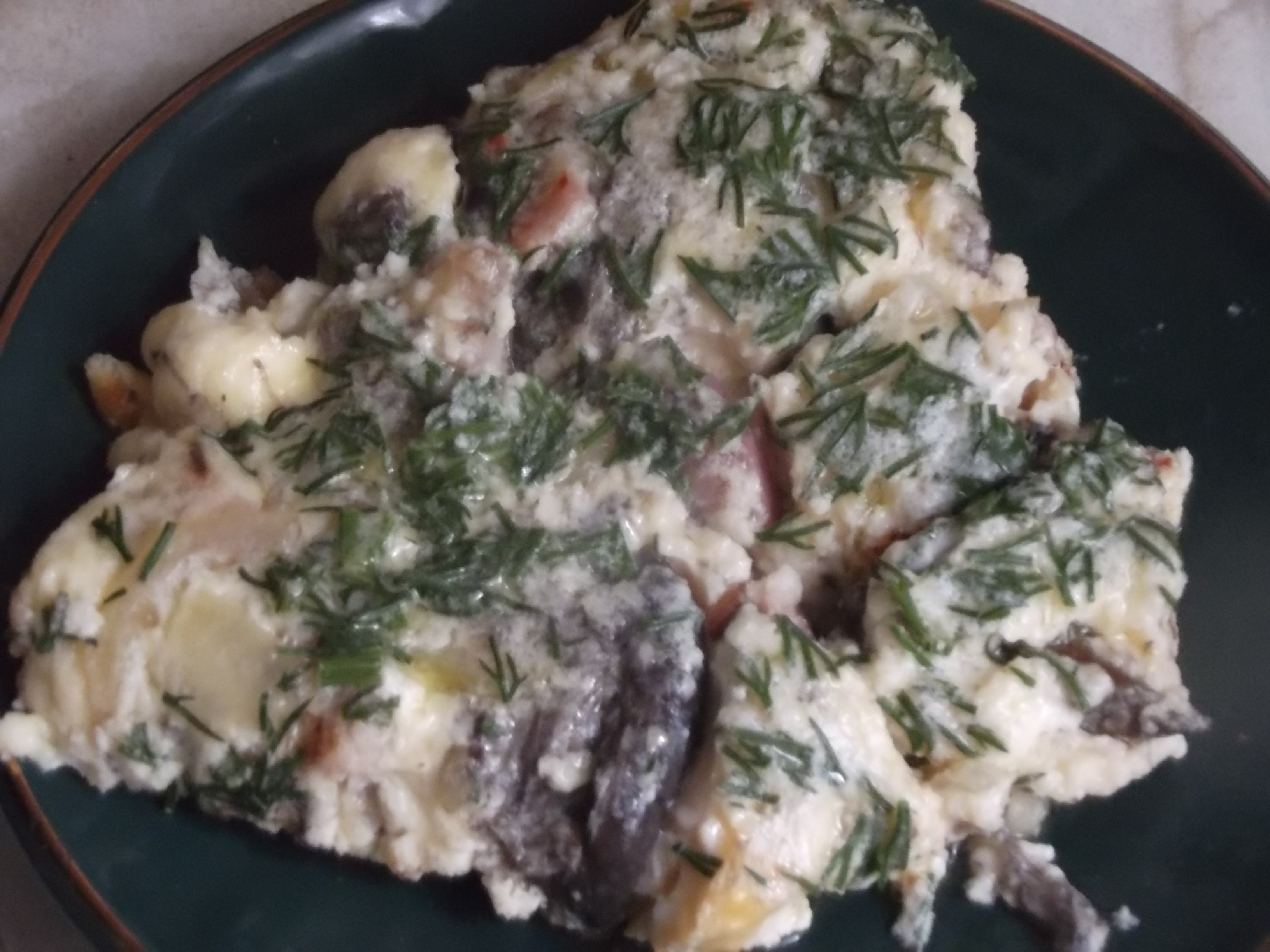 Сырный омлет с лесными грибами и копчёной грудинкой