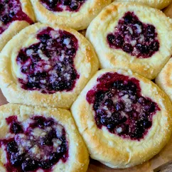 Булочки бриошь с черникой