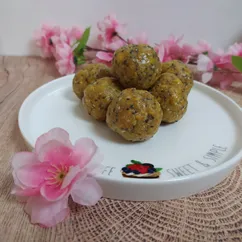 Конфеты из сушёного манго и кешью