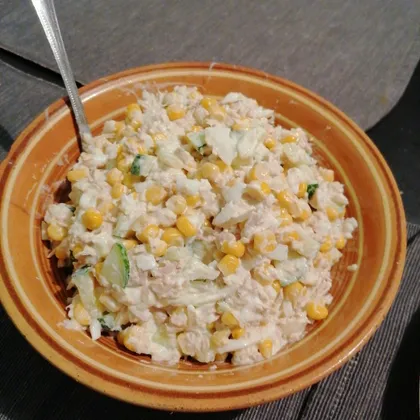 Салат с тунцом и кукурузой