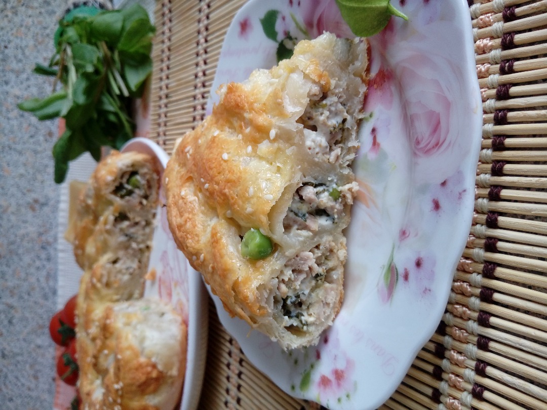 Кручёный пирог с мясом и фетой