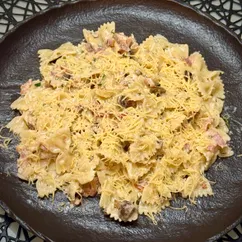 Паста с беконом и грибами