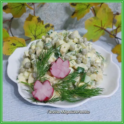 Салат из сыра, зеленого горошка и яиц