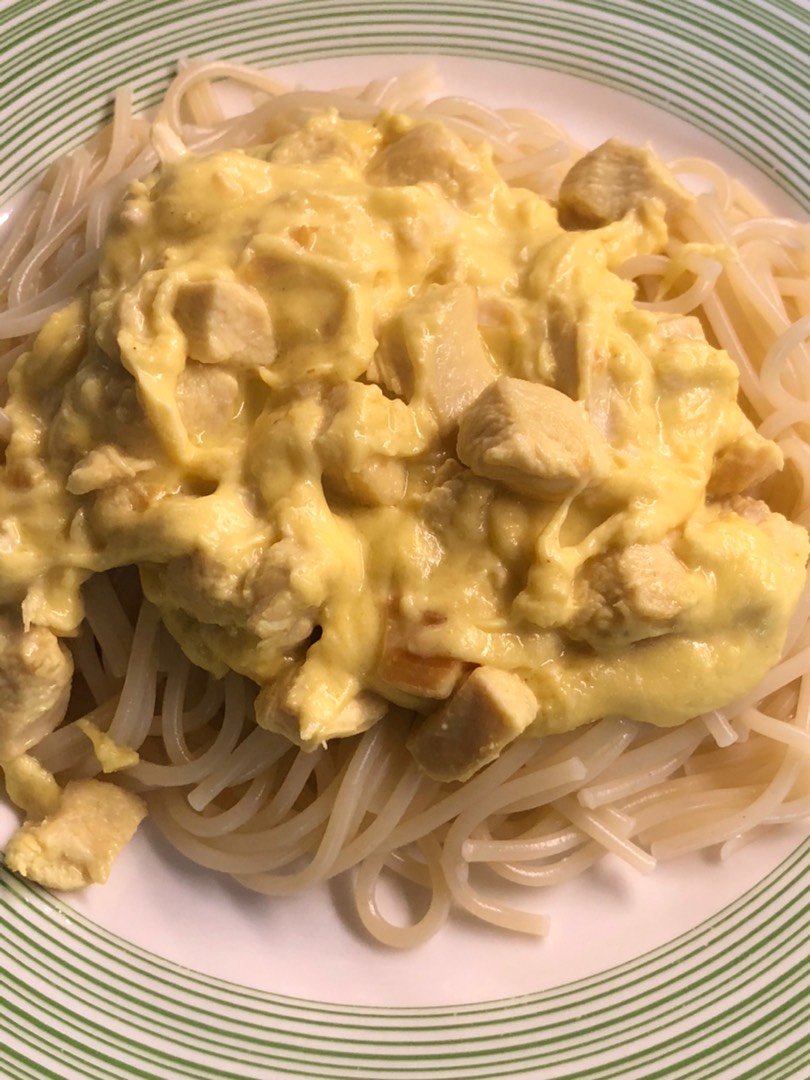 Куриное филе в сырном соусе