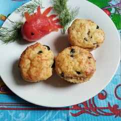 Несладкие маффины с тунцом