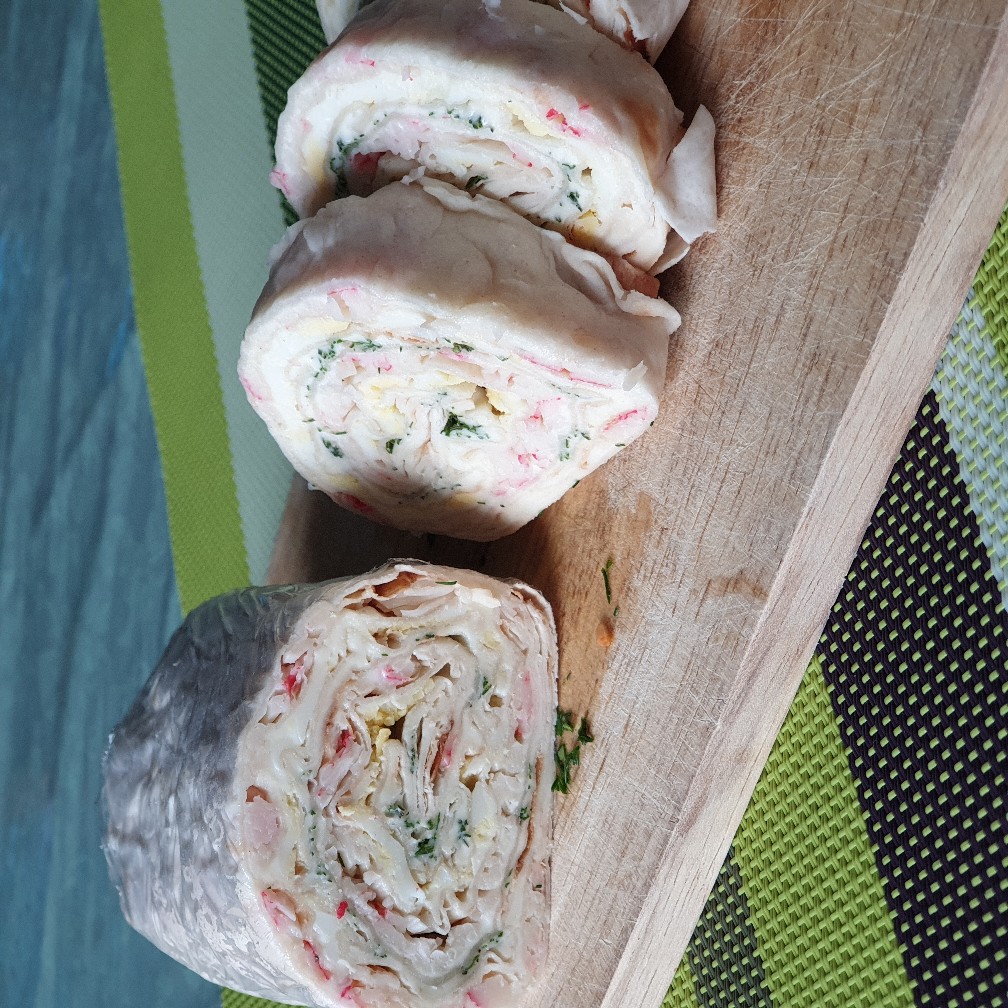 Закусочный рулет из лаваша