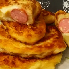 Картофельные пирожки с сосисками