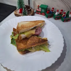 Сэндвичи с колбасой в мультипекаре 