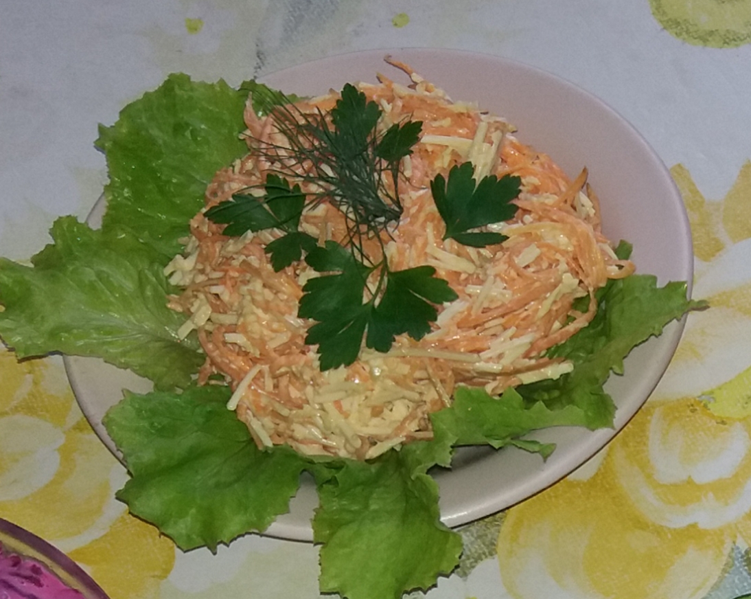 Салат «Нежность» с крабовыми палочками и сыром