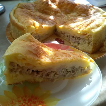 Заливной пирог на кефире с фаршем и сыром