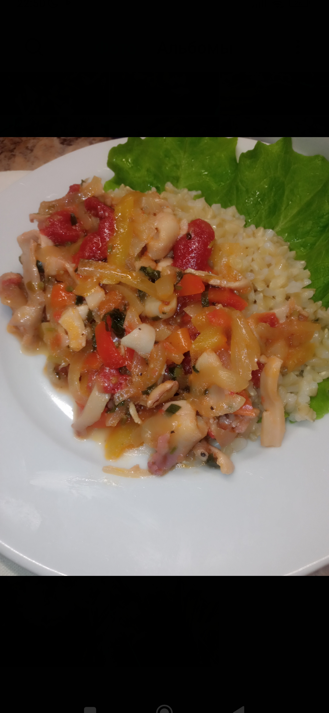 Кальмары тушёные с овощами 