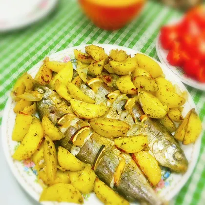 Рыбка запечённая с картофелем на луковой подушке 🐟🔥