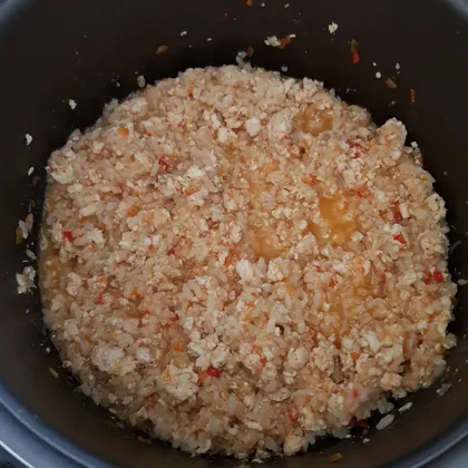 Бурый рис с фаршем в мультиварке