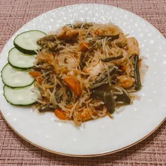 Фунчоза с курицей и овощами