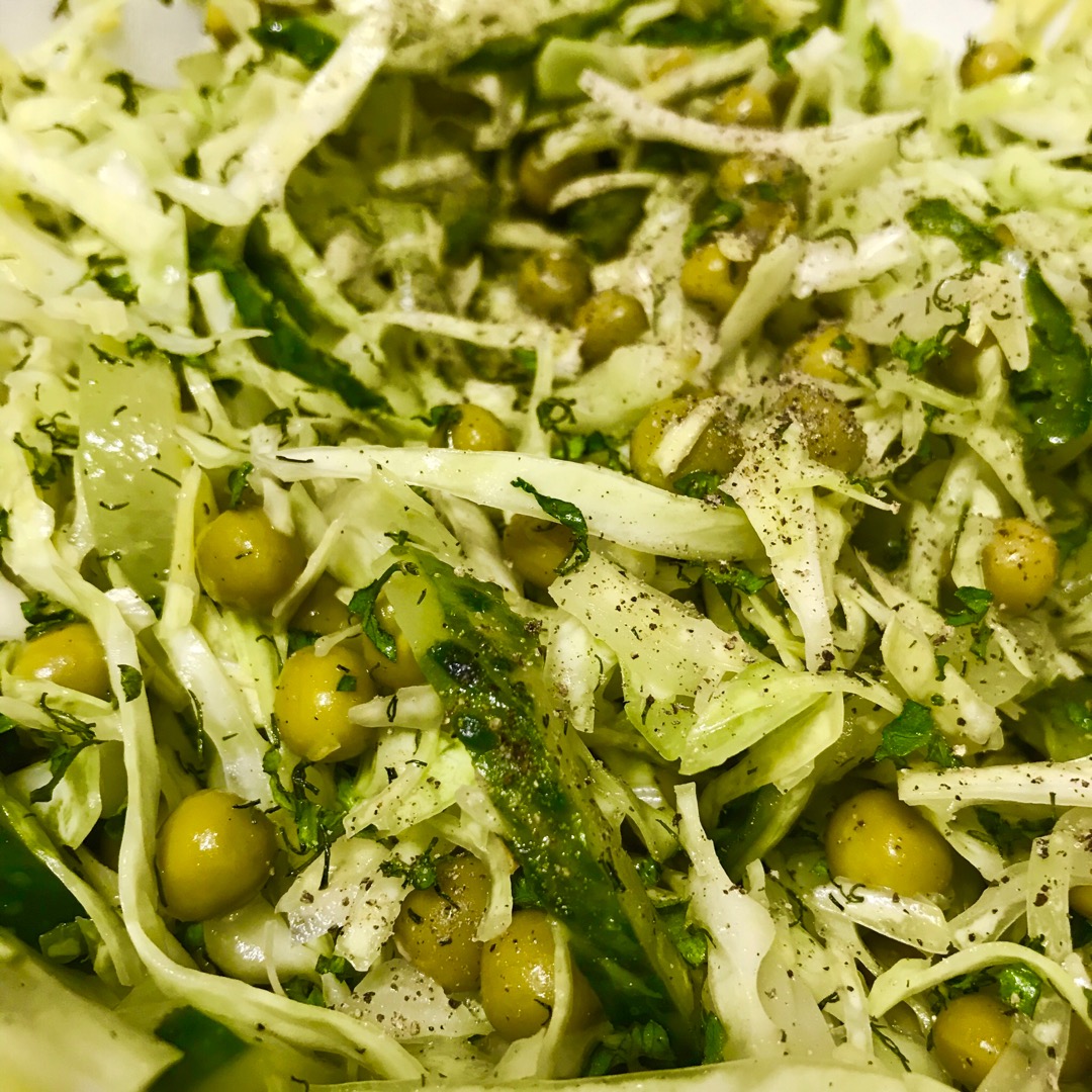 Салат из свежей капусты: 20 вкусных рецептов на каждый день