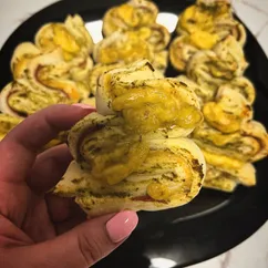 Сырные завитушки с песто