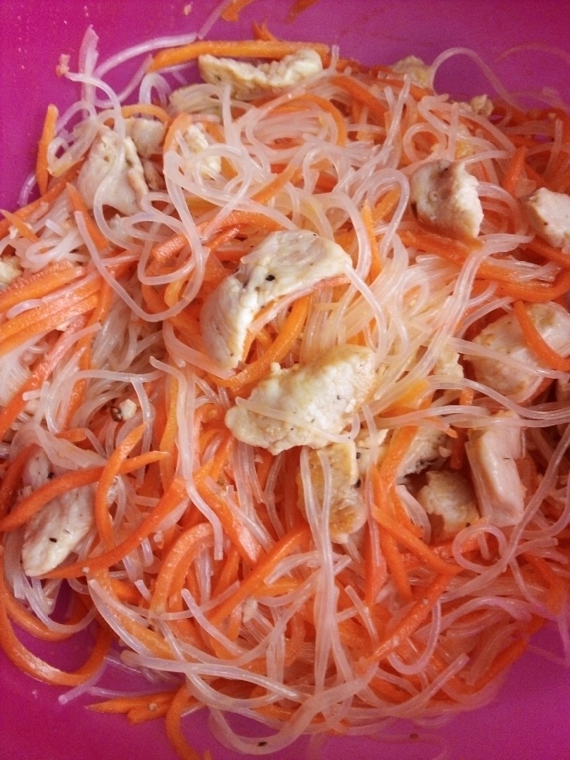 Салат "Курица с фунчозой"
