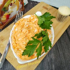 Морковь с яйцом, чесноком и майонезом 
