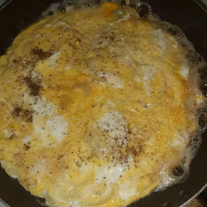 Жарим яйца 🍳😂