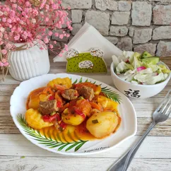 Свинина с овощами и картофелем