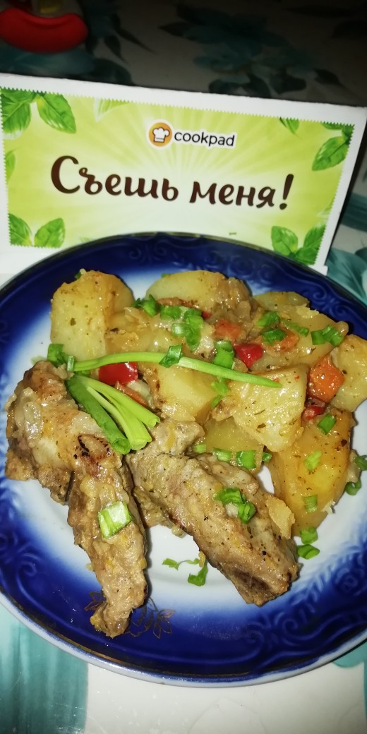 Свиные рёбрышки с картофелем и овощами