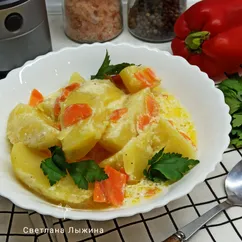 Тушёный картофель в сметане (в мультиварке)